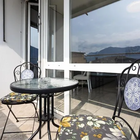 Belvedere Walking Distance From Train Station Appartement