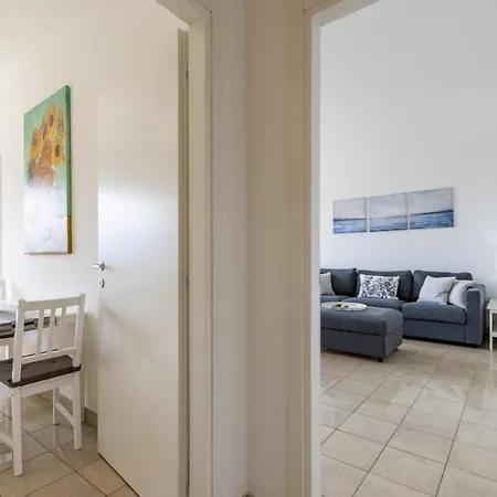 Апартаменти Belvedere Walking Distance From Train Station *