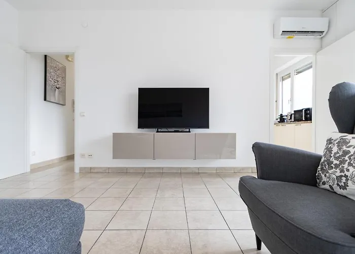 Belvedere Walking Distance From Train Station Apartment *