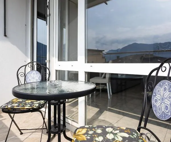 Belvedere Walking Distance From Train Station Apartment