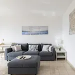 Belvedere Walking Distance From Train Station Appartement *