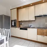 Belvedere Walking Distance From Train Station Appartement