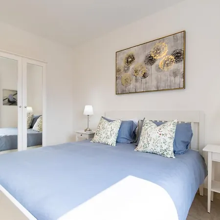 Belvedere Walking Distance From Train Station Apartment