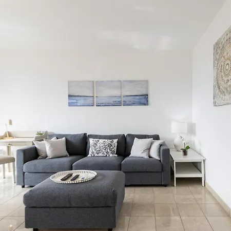 Belvedere Walking Distance From Train Station Apartment *